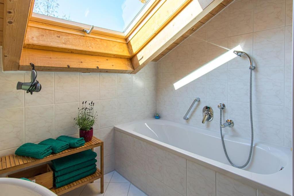 Luxury Living Near Weissensee +Balcony +Netflix Fussen Exterior photo
